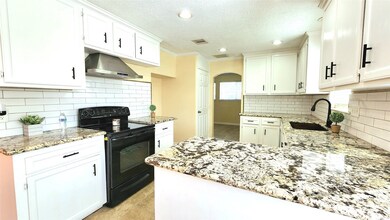 16930 Stardale Ln, Friendswood, TX 77546 - photo 6