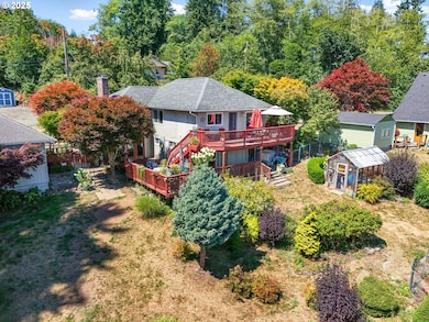 719 Peters St, Raymond, WA 98577 - photo 4