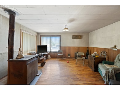 624 Tunnel Rd, Glendale, OR 97442 - photo 7