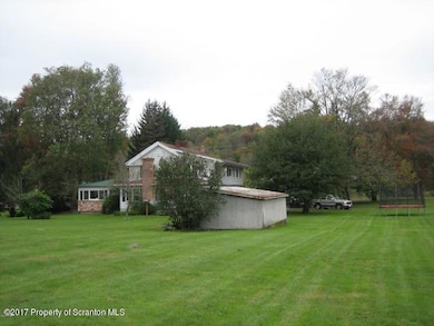 588 Cliff St, Honesdale, PA 18431 - photo 3