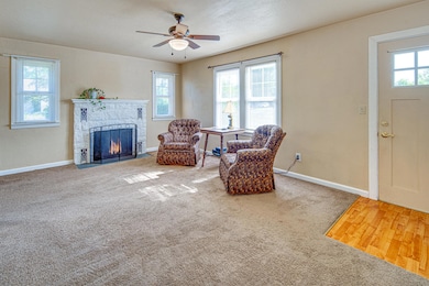 207 SW 12th St, Redmond, OR 97756 - photo 2