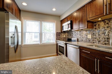 1326 Chetworth Ct, Alexandria, VA 22314 - photo 7