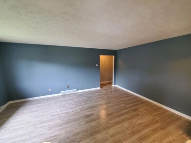 1723 Carrigallen Ln, Columbus, OH 43228 - photo 7