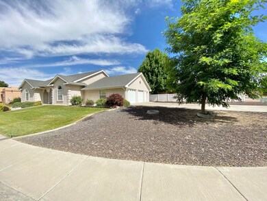 1007 Valley View Dr, Bloomfield, NM 87413 - photo 2