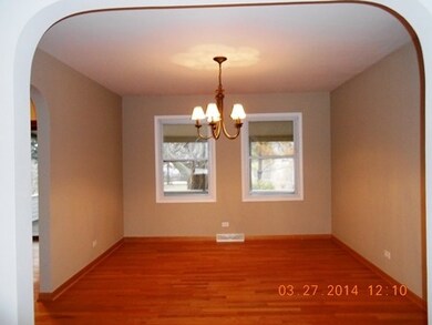 28W748 Davidson Rd, Naperville, IL 60564 - photo 3