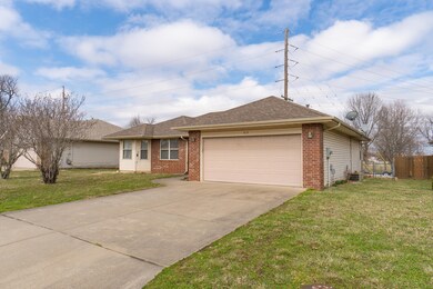 919 W Wesley Rd, Nixa, MO 65714 - photo 2