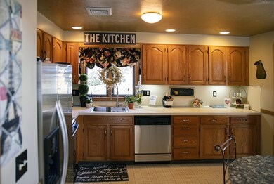 18 Reagan Rd, Milford, MA 01757 - photo 5