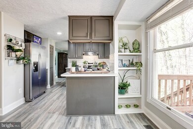 15328 Edgehill Dr, Dumfries, VA 22025 - photo 5