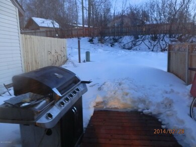 Back yard w/deck
