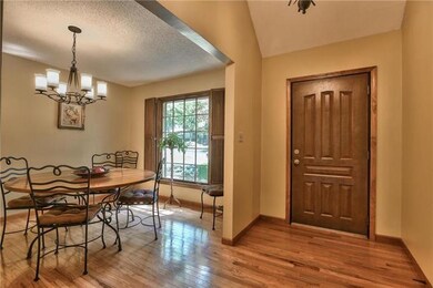 8208 Haskins St, Lenexa, KS 66215 - photo 3