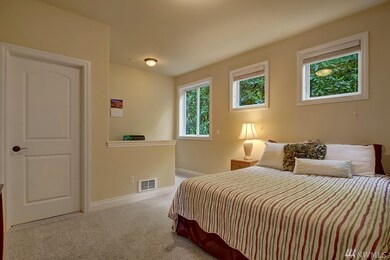 8822 SE 39th St, Mercer Island, WA 98040 - photo 4