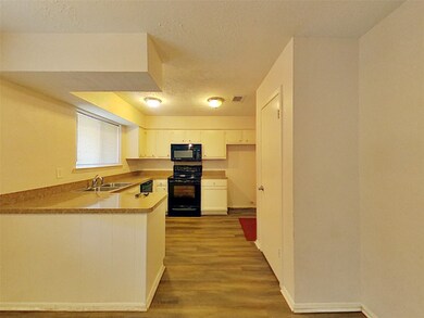 4555 Chestergate Dr, Spring, TX 77373 - photo 5