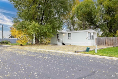 Manufactured / mobile home featuring entry steps