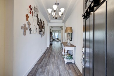 What a beautiful & welcoming entry way!