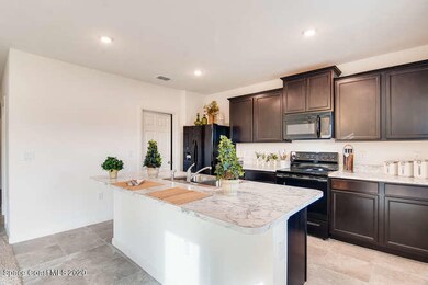 Galen-small-003-001-Kitchen-666x445-72dp