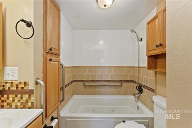 323 S Valley Dr, Nampa, ID 83686 - photo 6