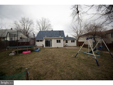 37 Azalea Ln, Levittown, PA 19055 - photo 4