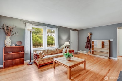 551 Bronson Way NE, Renton, WA 98056 - photo 3