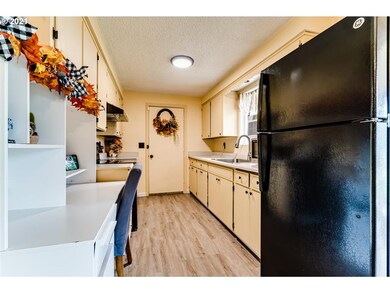 144 V St, Springfield, OR 97477 - photo 5