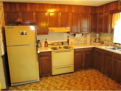 143 Lakeview Ave, Ludlow, MA 01056 - photo 7