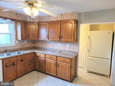 911 Hallowell St, Conshohocken, PA 19428 - photo 7