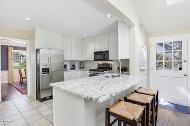 13 Dialstone Ln Riverside CT-large-010-6