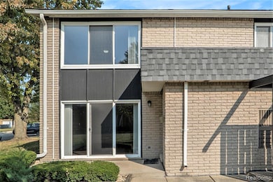 8691 Kennedy Cir, Warren, MI 48093 - photo 3