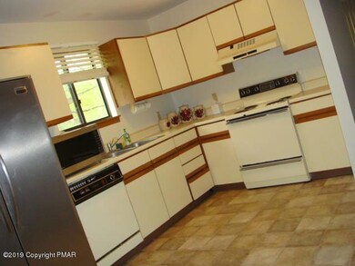 136 English Ct, Bushkill, PA 18324 - photo 3