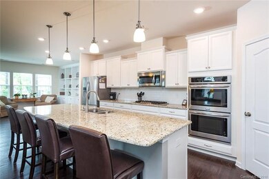 Gourmet Kitchen w/granite countertops w/demi-bulln