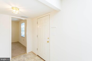 9640 Hagel Cir unit D, Lorton, VA 22079 - photo 2