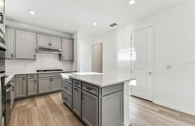 Large Center Island w/Storage