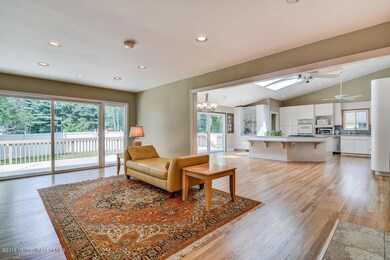 005_Family Room