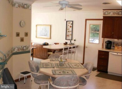 817 Carey Dr, Greencastle, PA 17225 - photo 5