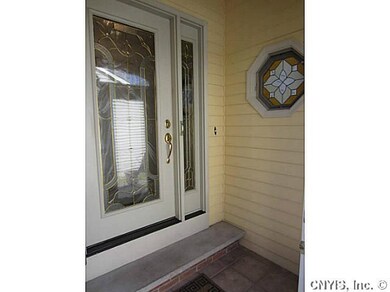 Foyer Tiled enclosed foyer