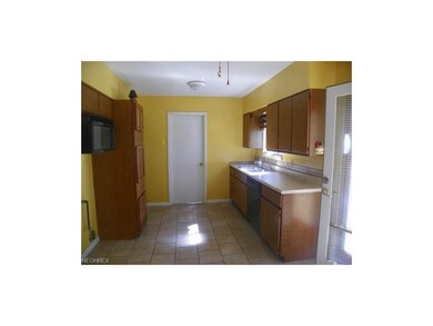 451 Adams St, Jefferson, OH 44047 - photo 3