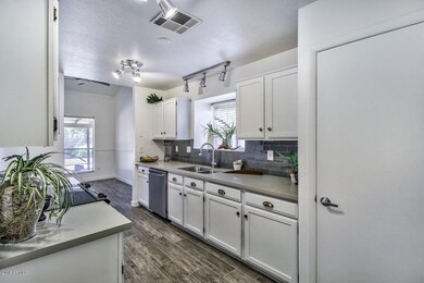 2912-N-Central-Dr-25