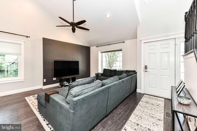 9701 Walthorne Ct, Burke, VA 22015 - photo 2