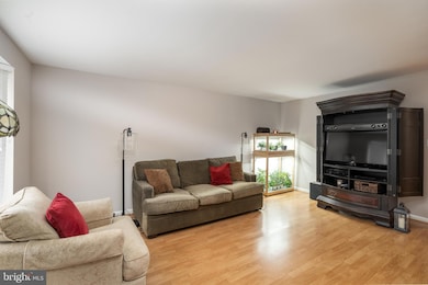 13822 Fount Beattie Ct, Centreville, VA 20121 - photo 2