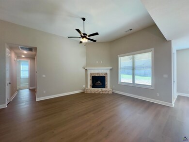 111 Meyers Lake Dr, Warner Robins, GA 31088 - photo 2