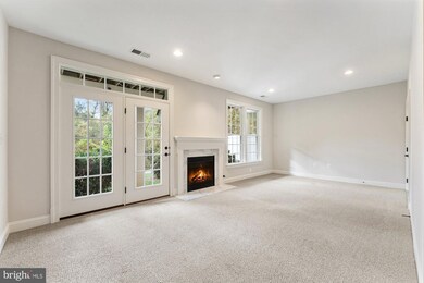 10689 Yorktown Ct, Fairfax, VA 22030 - photo 5