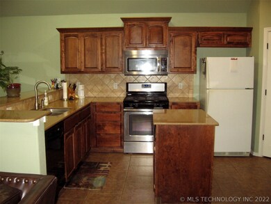 Quartz countertops, center island, and eating bar