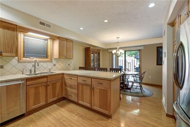 great counter space, abundant cabinetry, and stain