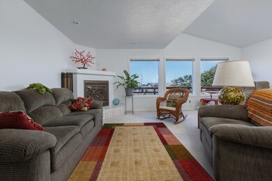 Gas Fireplace & Ocean Views - WIN!