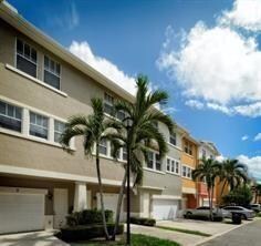 820 Millbrae Ct unit 4, West Palm Beach, FL 33401 - photo 2