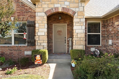 304 Casey Ct, Lavaca, AR 72941 - photo 3