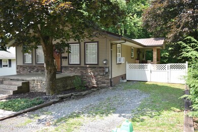 823 Lehigh St, Jim Thorpe, PA 18229 - photo 2