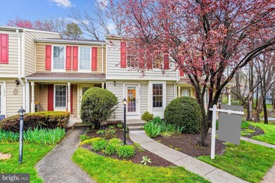 1637 Fieldthorn Dr, Reston, VA 20194 - photo 2