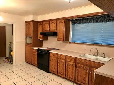 Kitchen with lots of cabinets, smooth top electric