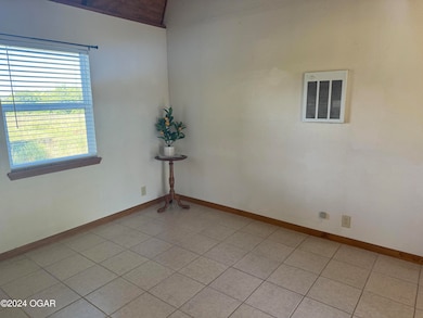 10945 S 704 Rd unit 2, Wyandotte, OK 74370 - photo 3