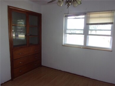 225 E 75th St, Anderson, IN 46013 - photo 3